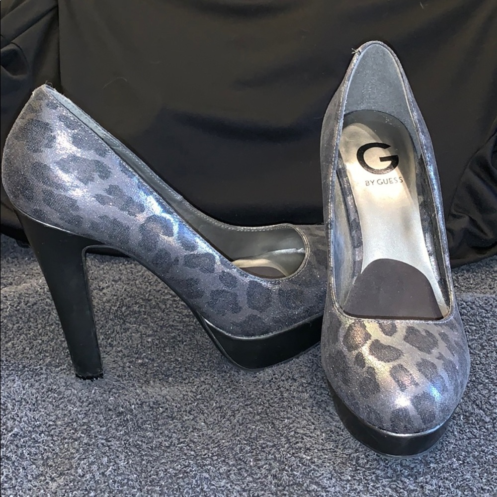 Gray Guess Leopard pumps
